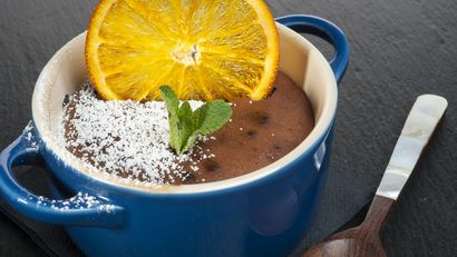 Soufflé de chocolate, un postre tierno por dentro y crujiente por fuera