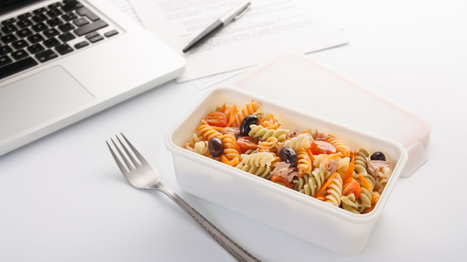 La comida que nos llevamos a la oficina también es importante conservarla correctamente La comida que nos llevamos a la oficina también es importante conservarla correctamente