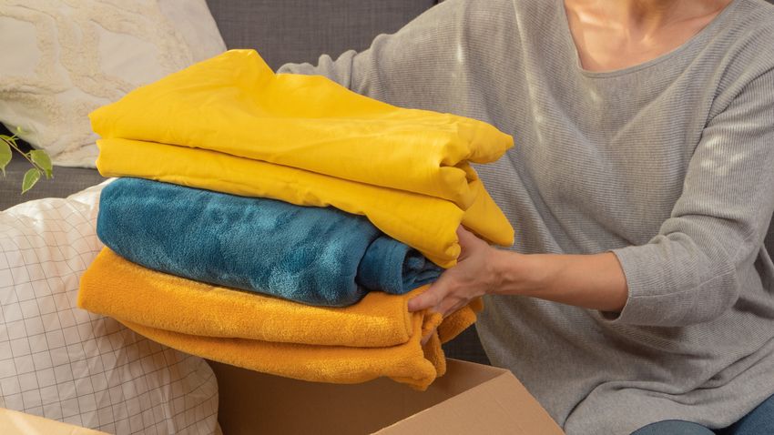 Existen muchos proyectos para reutilizar mantas viejas tanto en casa como en exteriores