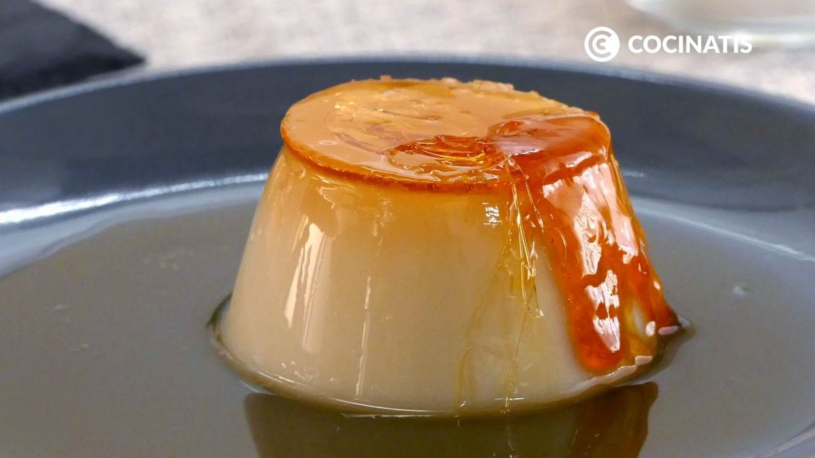 Disfruta del flan bien frio CTIS0556 receta flan leche de coco 3