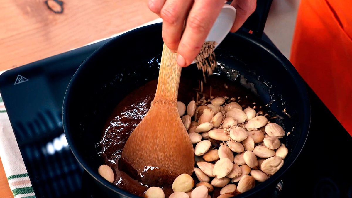 Receta de turrón de Guirlache  paso 3