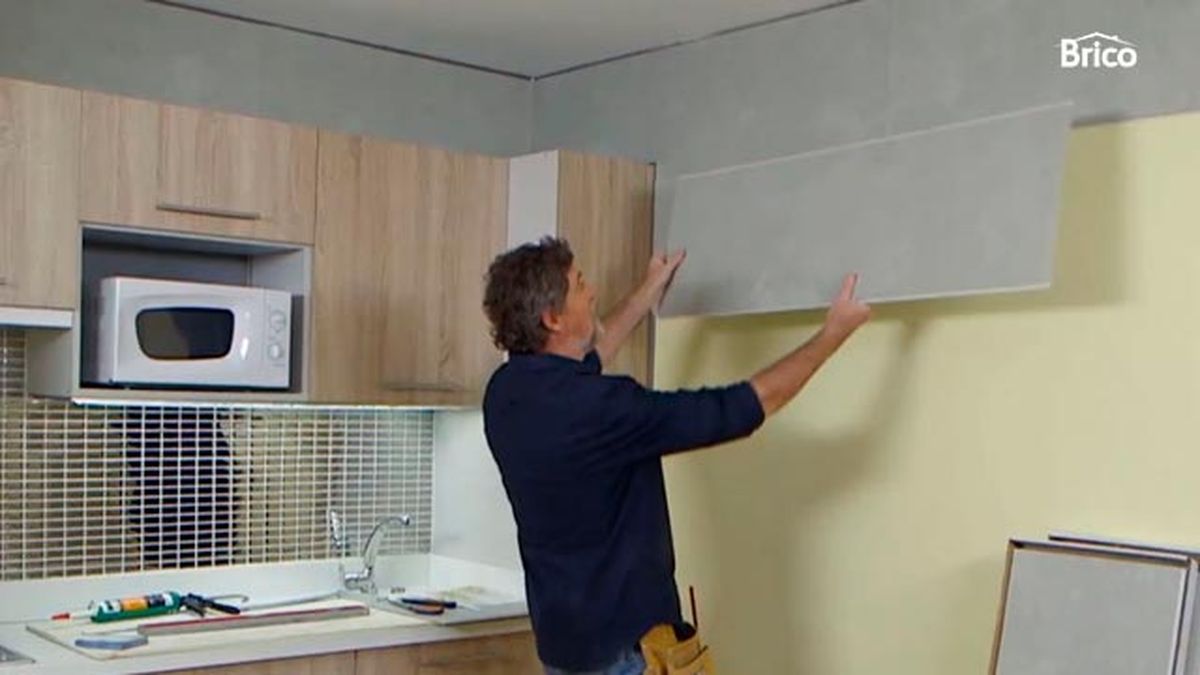 Cómo colocar revestimiento de pared de PVC paso 7