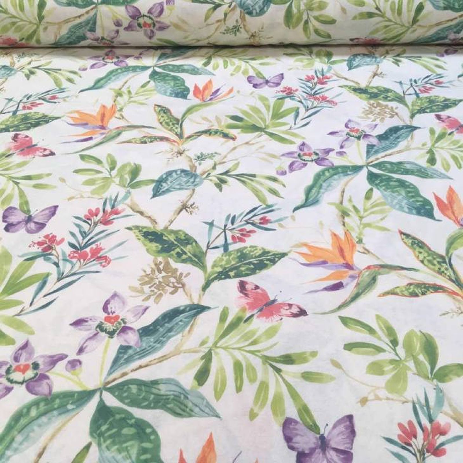 Tela antimanchas con estampado floral. Tela antimanchas con estampado floral.