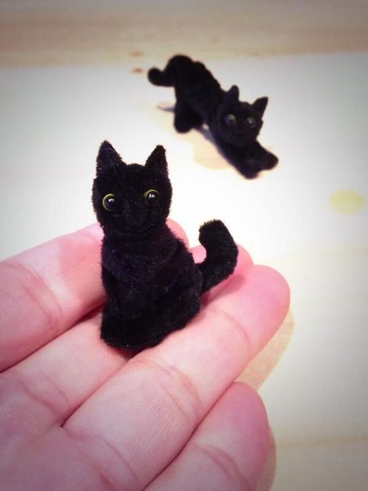 gatitos negros con limpiapipas pinterest