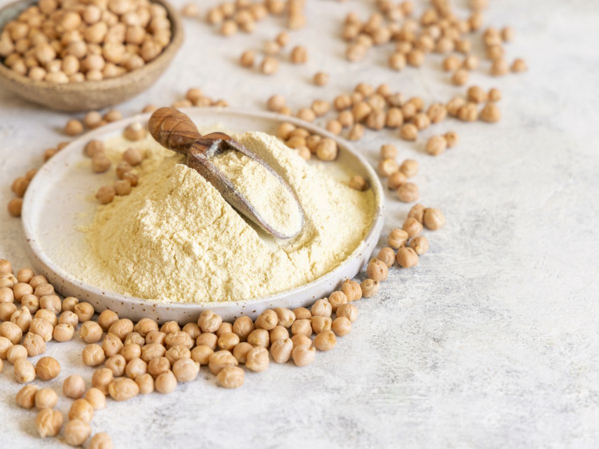 Además de la cerveza, la harina de garbanzo consigue un rebozado más crujiente y menos aceitoso.