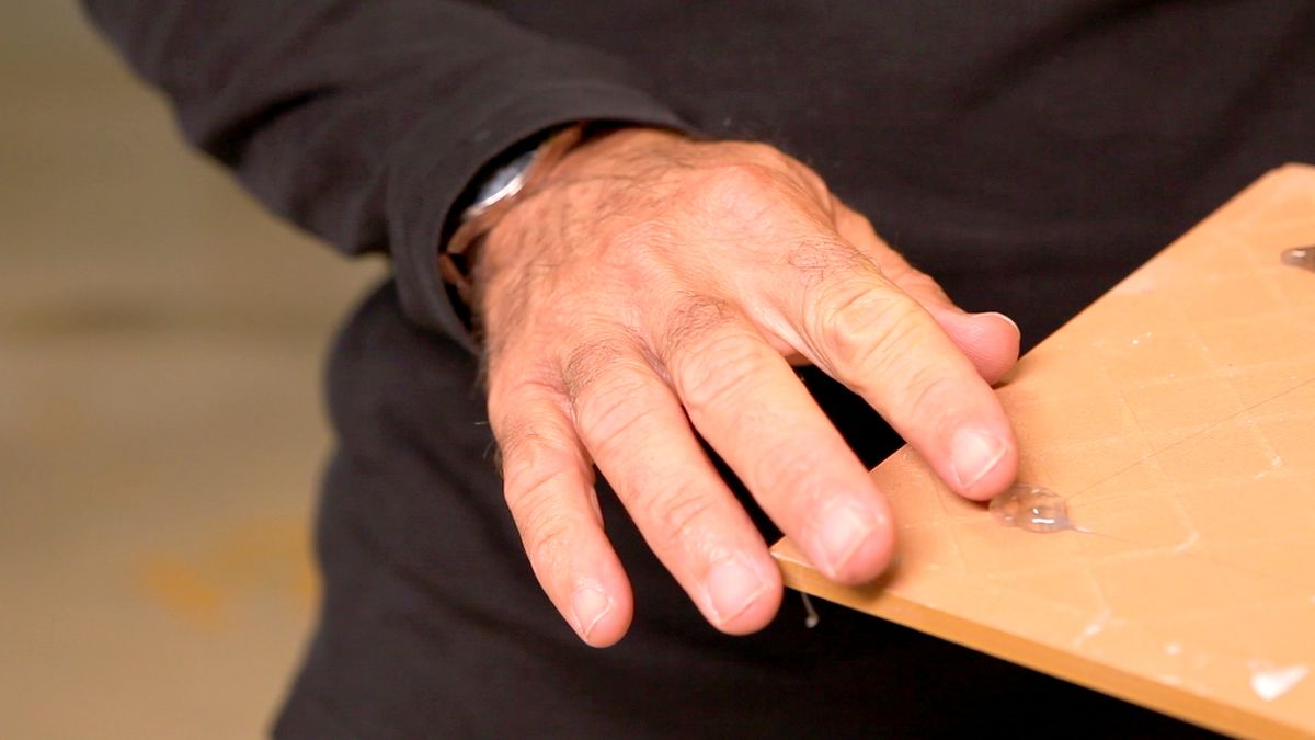 Pistola de cola caliente paso 7