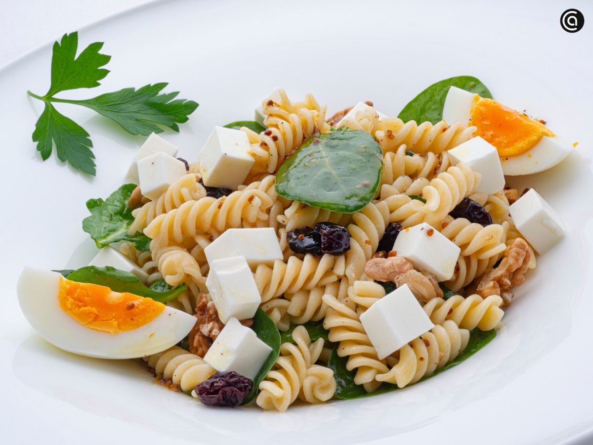 Ensalada de pasta con espinacas, receta saludable y fácil de Karlos Arguiñano