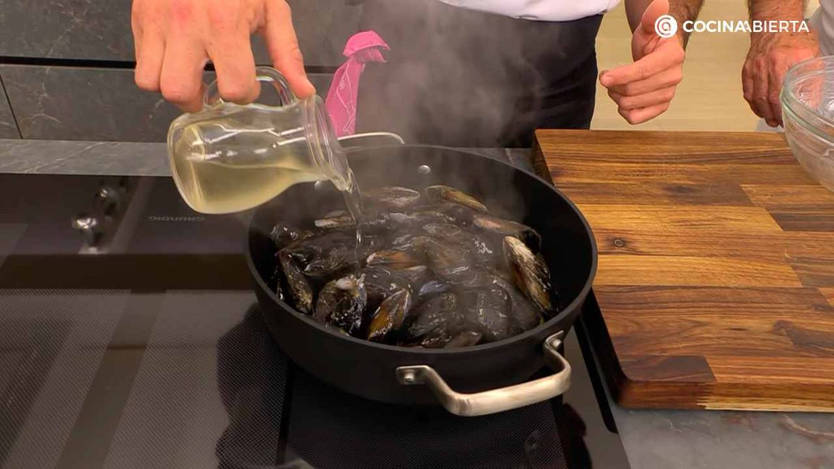 Cocina los mejillones hasta que se abran