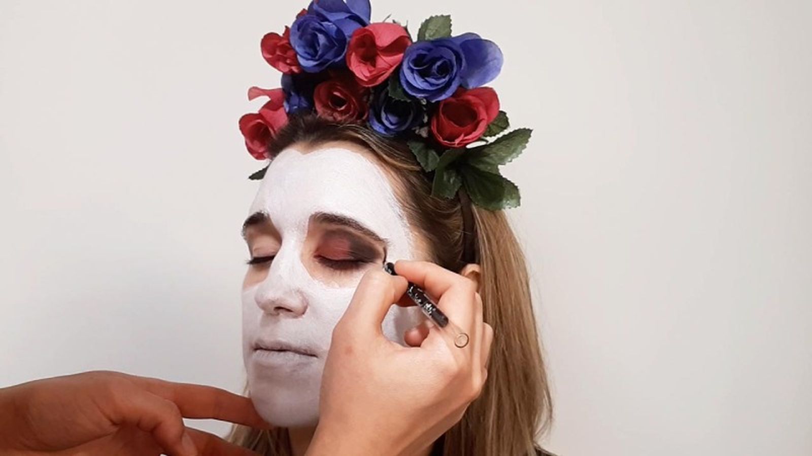 Cómo hacer maquillaje de Catrina o calavera mexicana - paso 2 Cómo hacer maquillaje de Catrina o calavera mexicana - paso 2