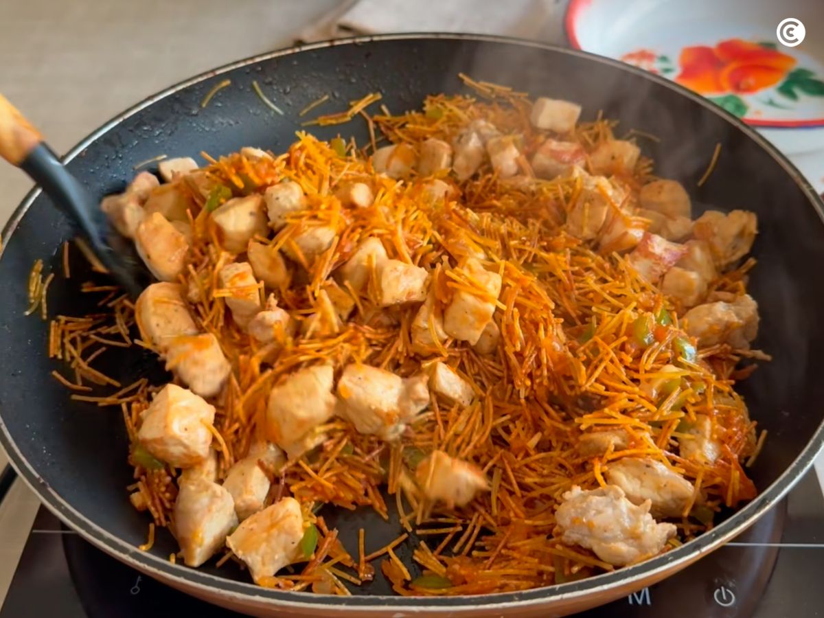 Incorpora la carne y las verduras y mezcla bien