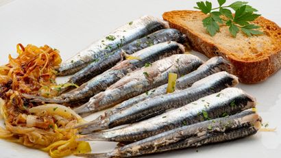 Anchoas en cazuela con fritada de puerro, receta de Karlos Arguiñano