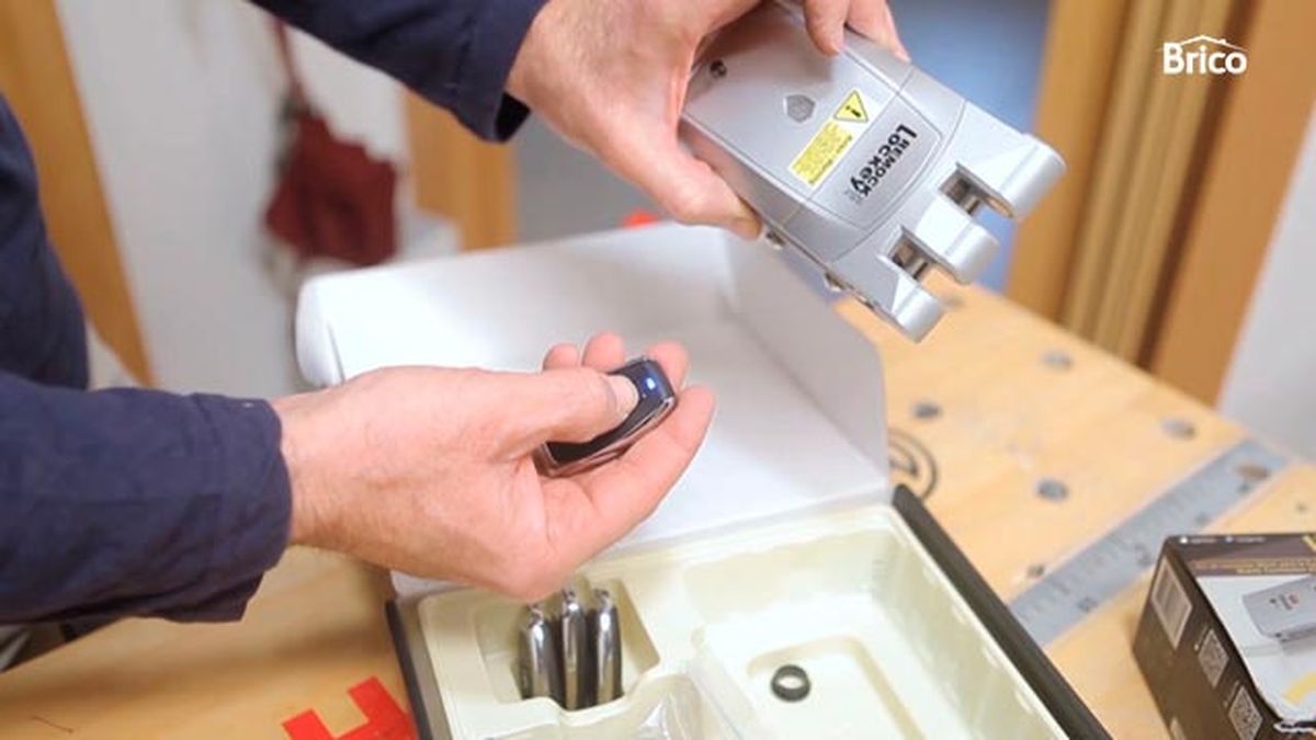 Instalar cerradura de seguridad invisible paso 1