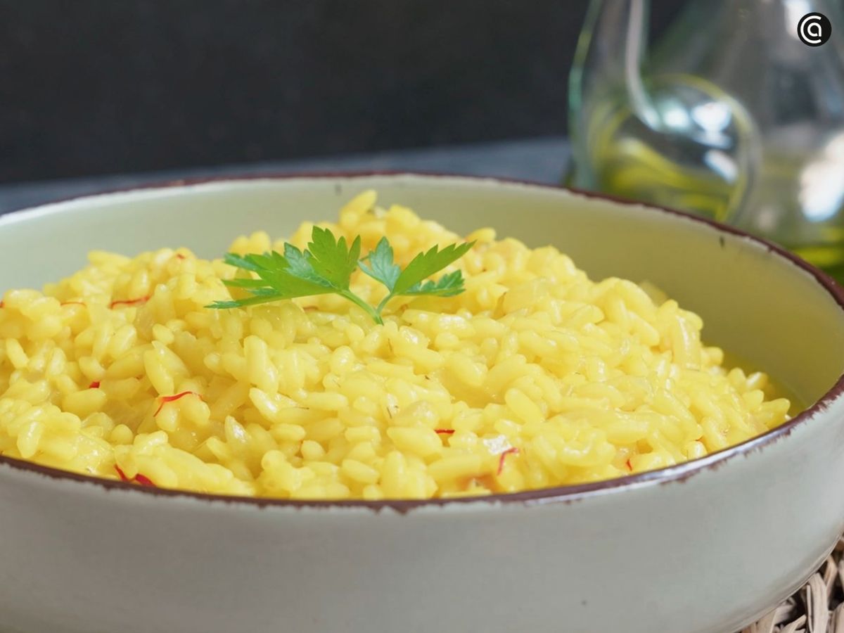 Sirve el risotto recién hecho para disfrutar de toda su cremosidad