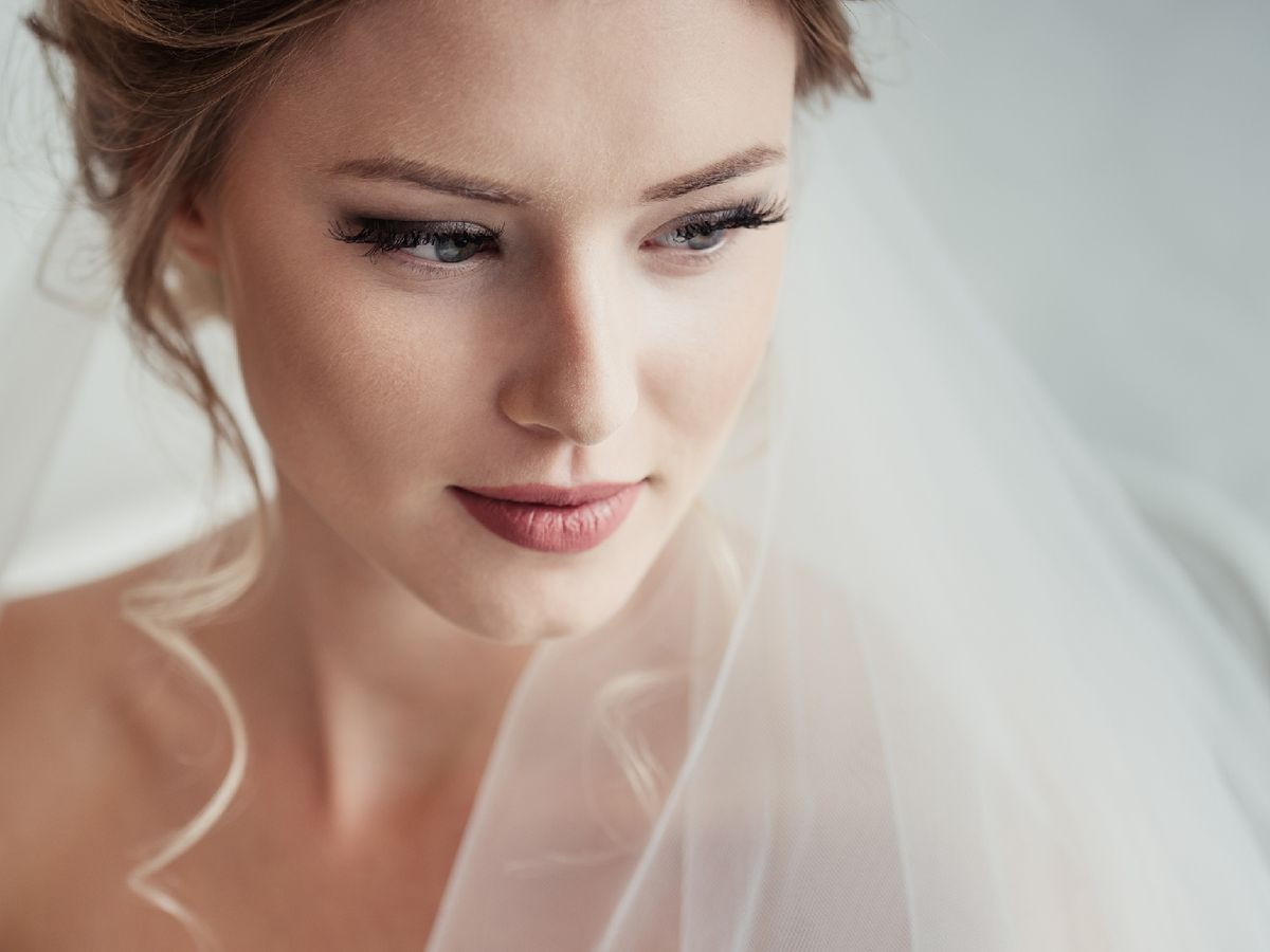 Haz al menos una prueba de maquillaje días antes del día de tu boda para evitar sorpresas de última hora