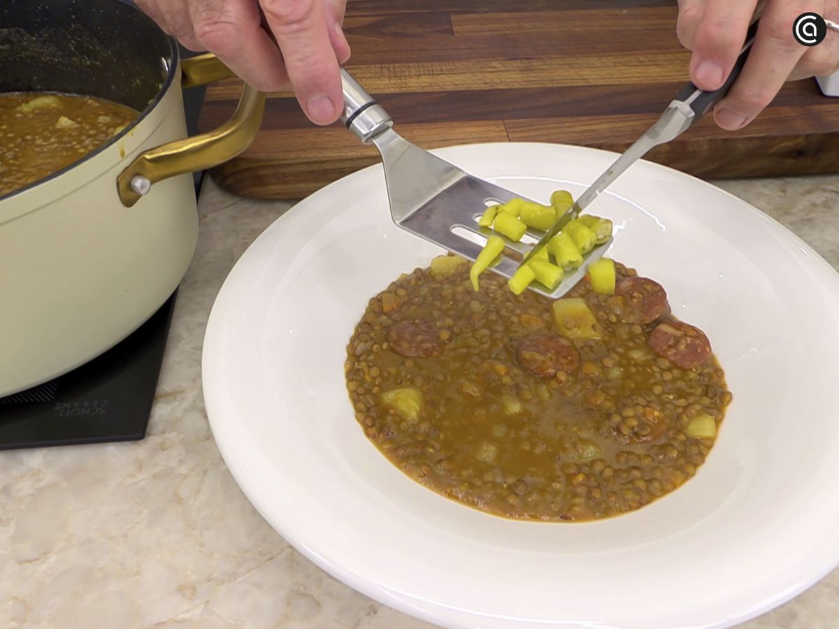 Acompaña con guindillas en vinagre para dar el toque ácido y picante