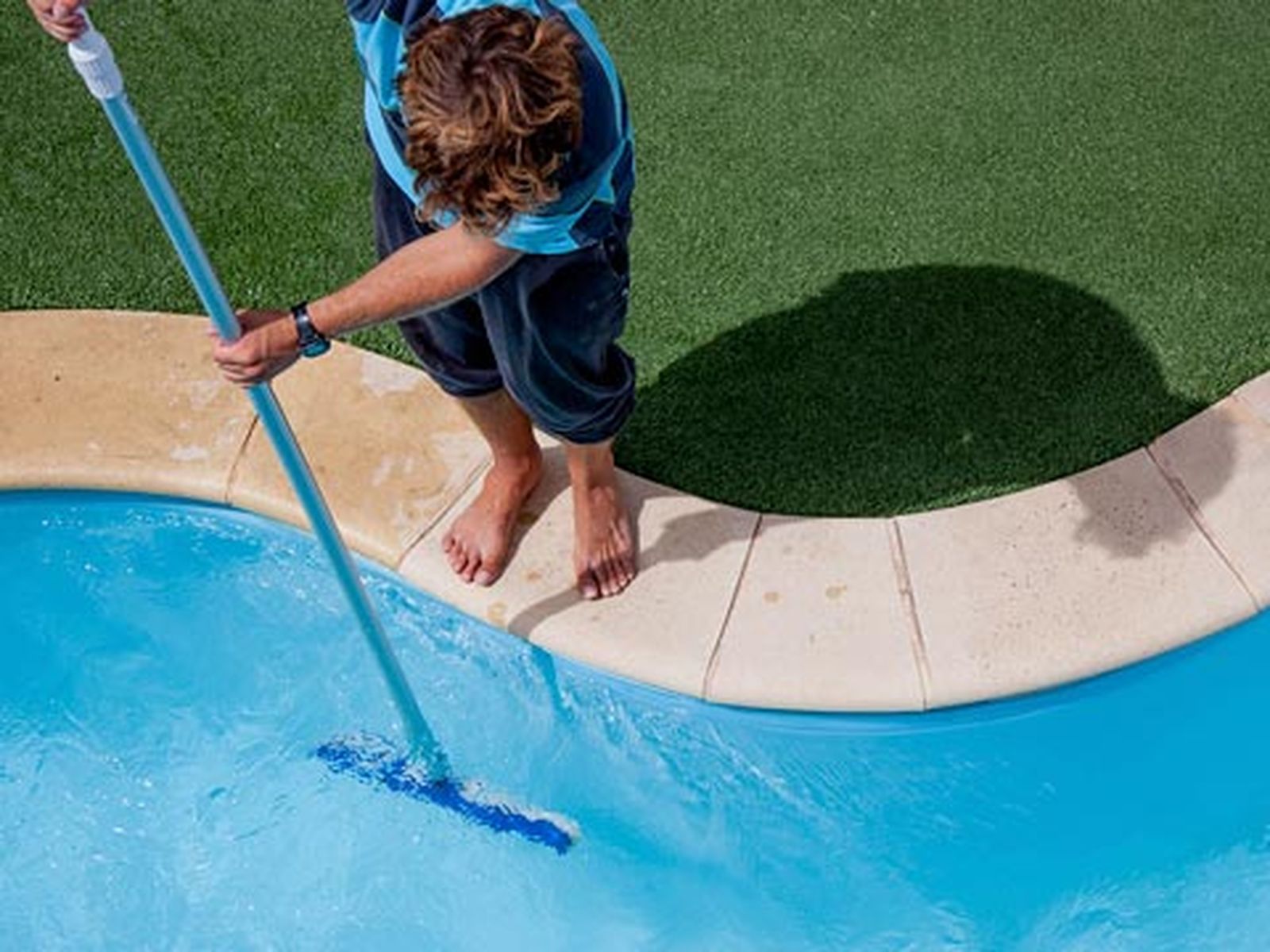 Limpiar la piscina. Limpiar la piscina.
