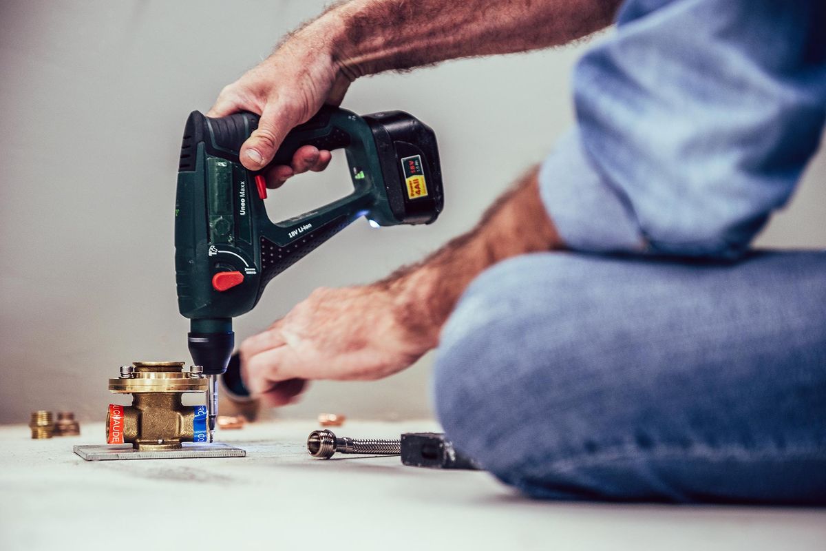 Cómo instalar una bañera exenta paso 3