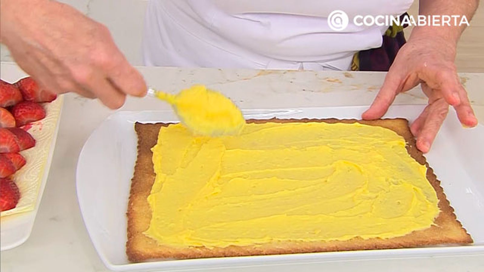 Receta tarta de fresas naturales nueces y crema pastelera postre facil al horno eva arguinano KARL6712 paso4 Receta tarta de fresas naturales nueces y crema pastelera postre facil al horno eva arguinano KARL6712 paso4