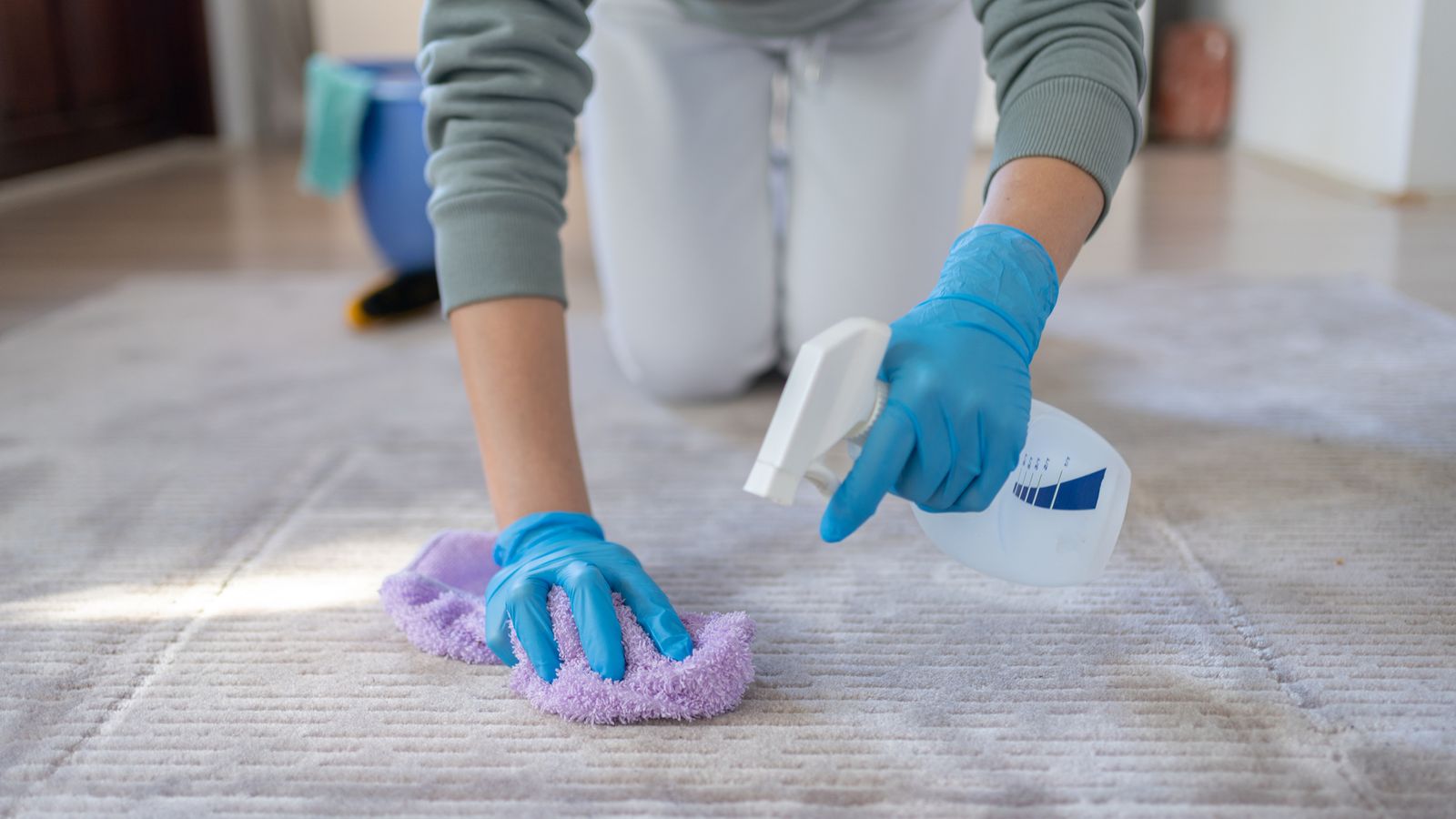 El detergente para la ropa tiene un alto poder de emulsión