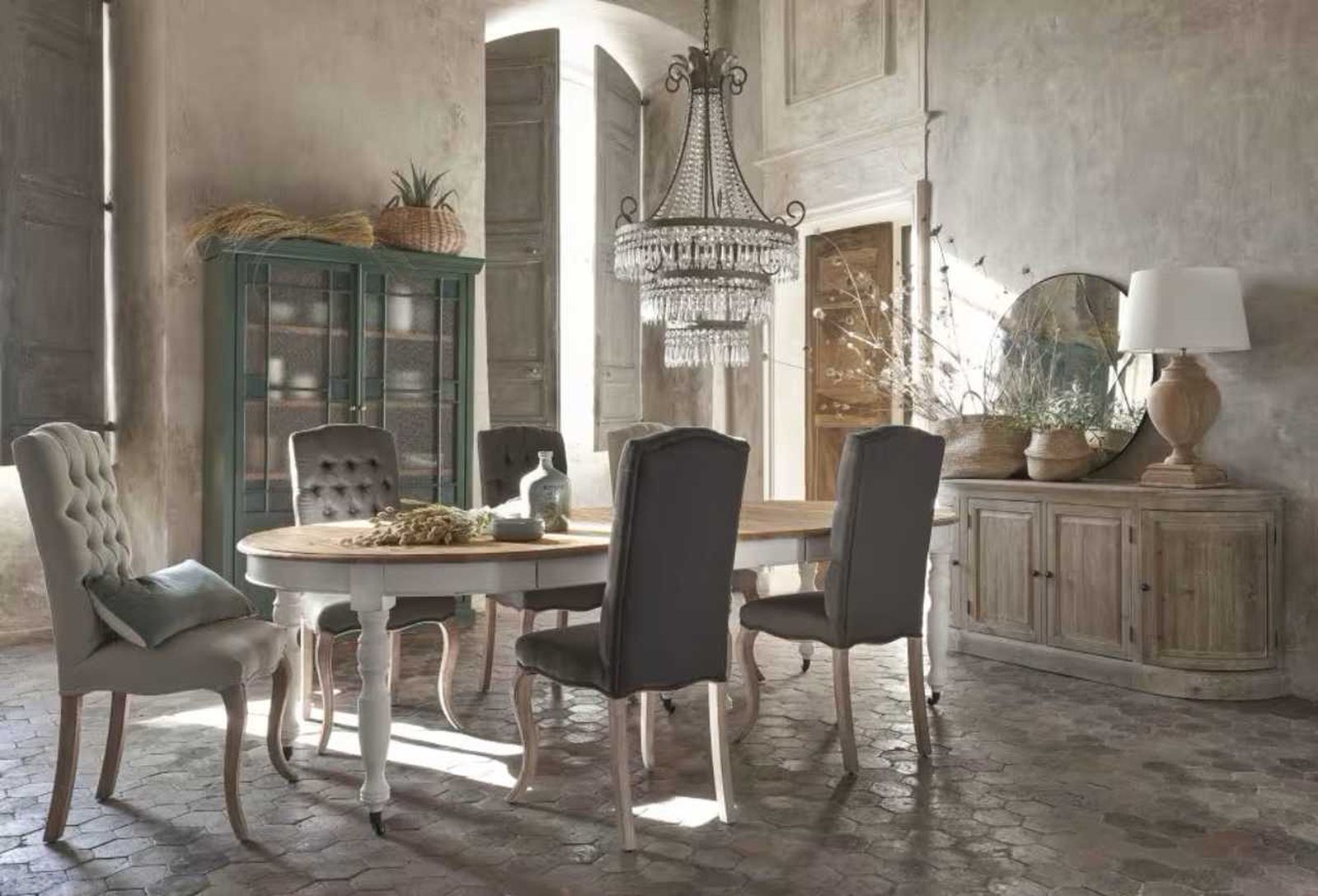 Comedor elegante de la Provenza francesa.