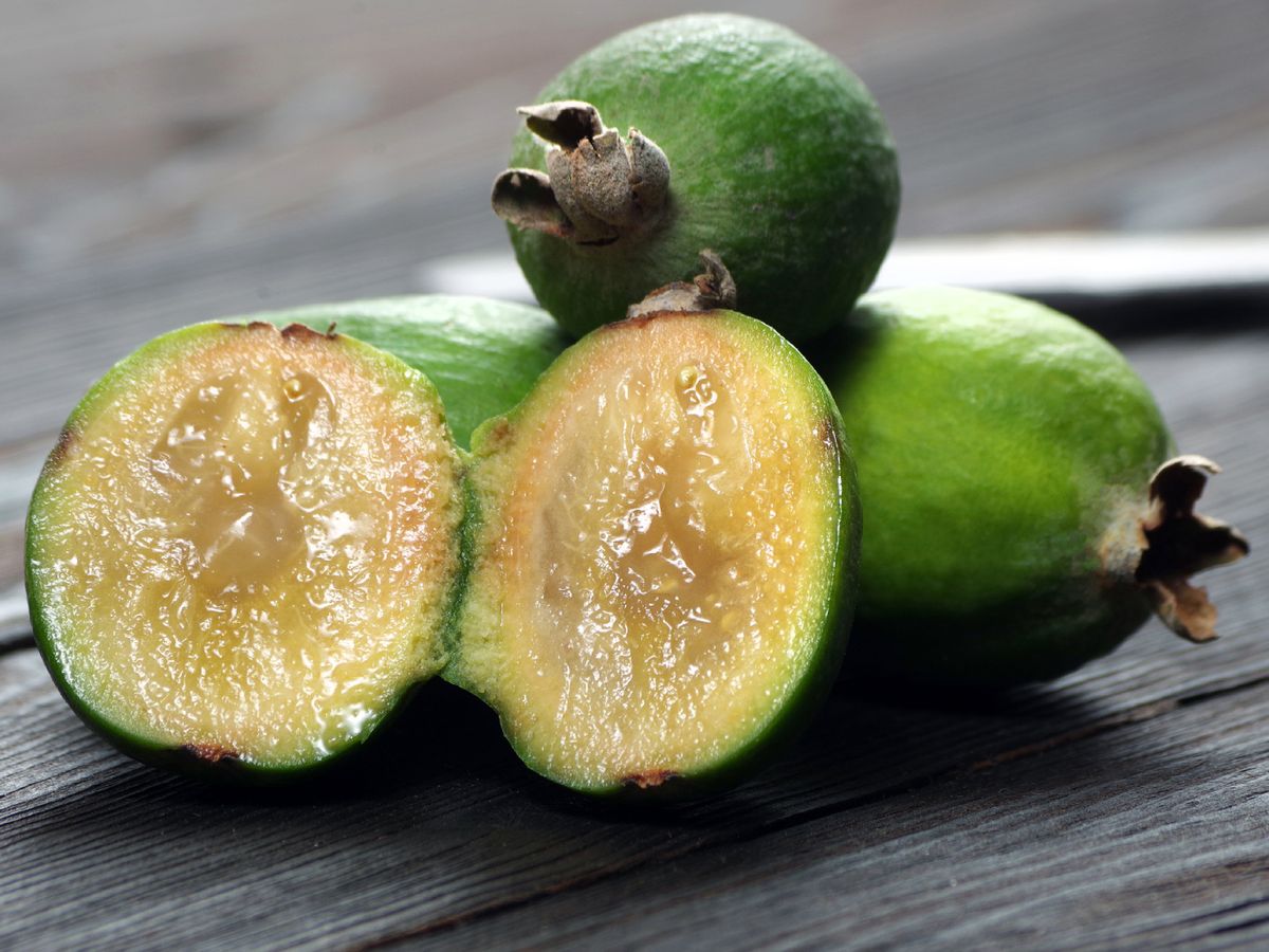 Su sabor único, mezcla de piña, fresa y menta, convierte a la feijoa en una experiencia sensorial inconfundible.