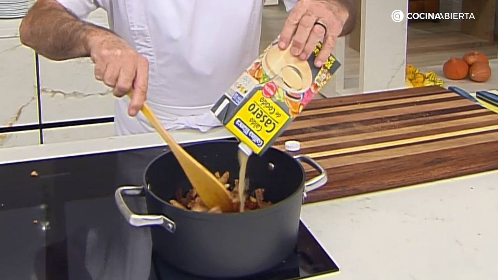 KARL7055 Sopa pan chorizo paso 3 KARL7055 Sopa pan chorizo paso 3