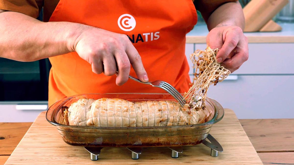 Receta de pechuga de pavo rellena con salsa de vino y ciruelas  paso 5