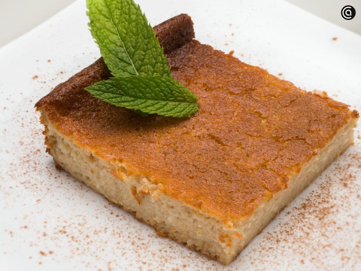 Decora la quesada de paraguayo con una hoja de menta