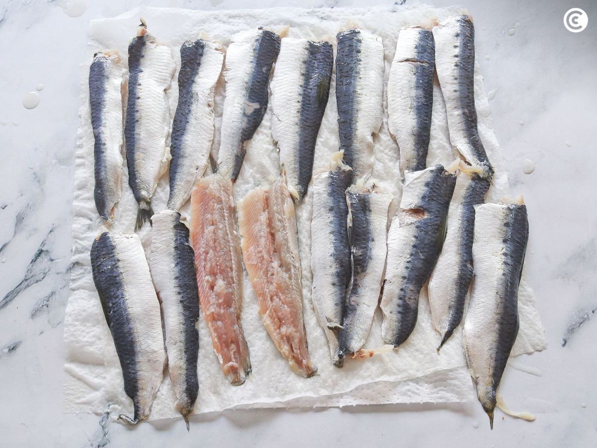 Limpiar bien las sardinas antes de prepararlas en salazón