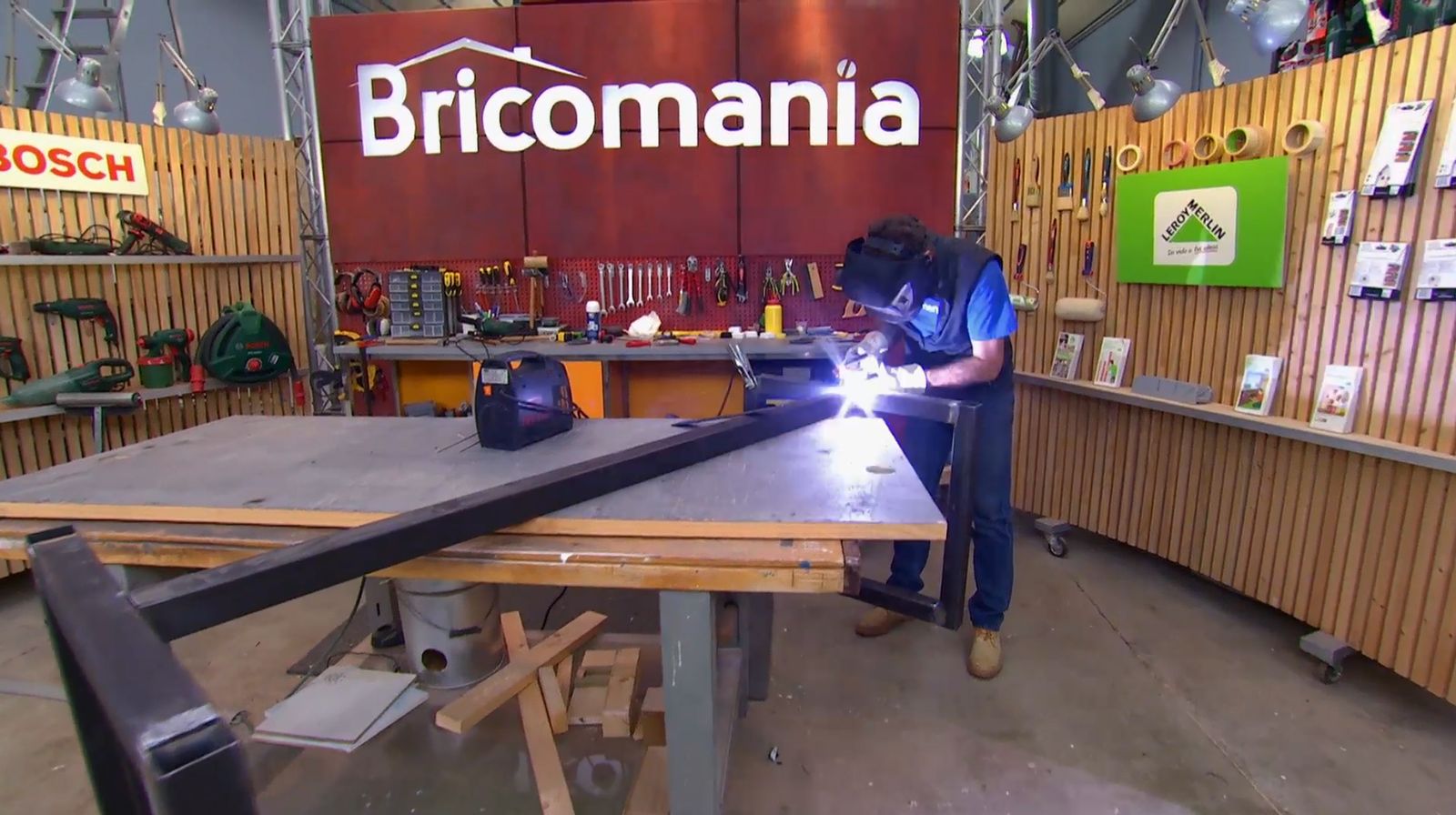 Cómo hacer una mesa de diseño de cristal paso 8 Cómo hacer una mesa de diseño de cristal paso 8