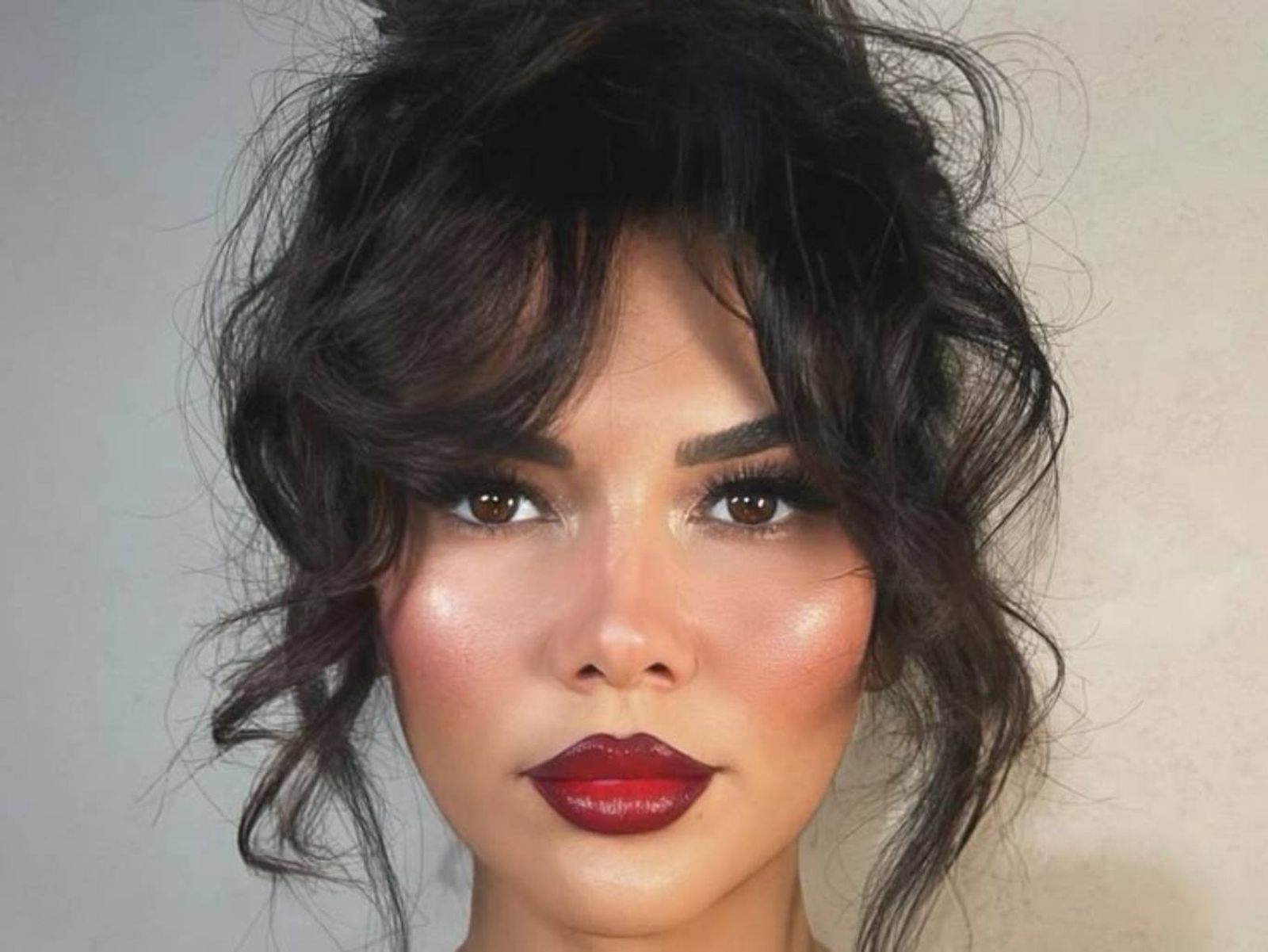 Tonos cálidos, mejillas sonrosadas y labios jugosos: así se ve el maquillaje cherry cola en su versión más actual. Tonos cálidos, mejillas sonrosadas y labios jugosos: así se ve el maquillaje cherry cola en su versión más actual.
