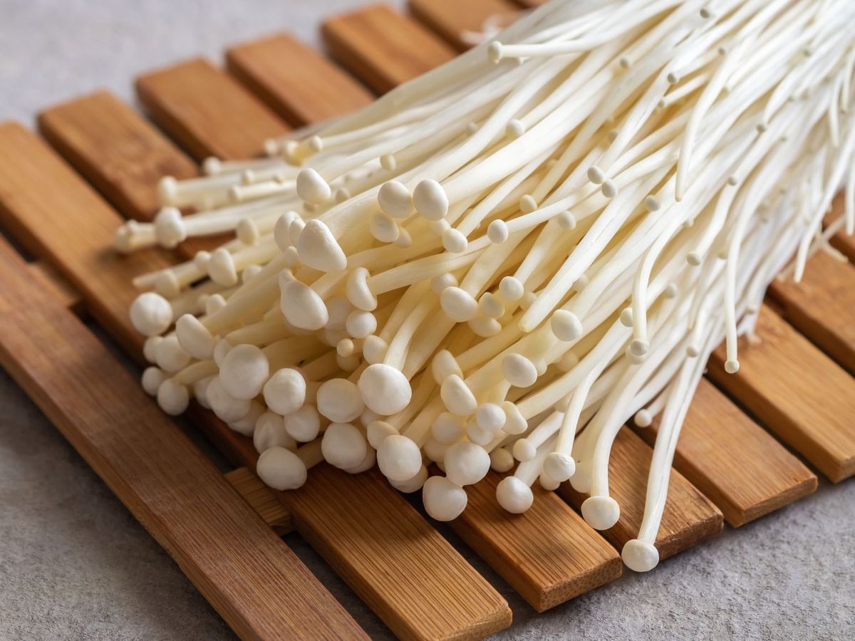 Enoki (Flammulina velutipes)