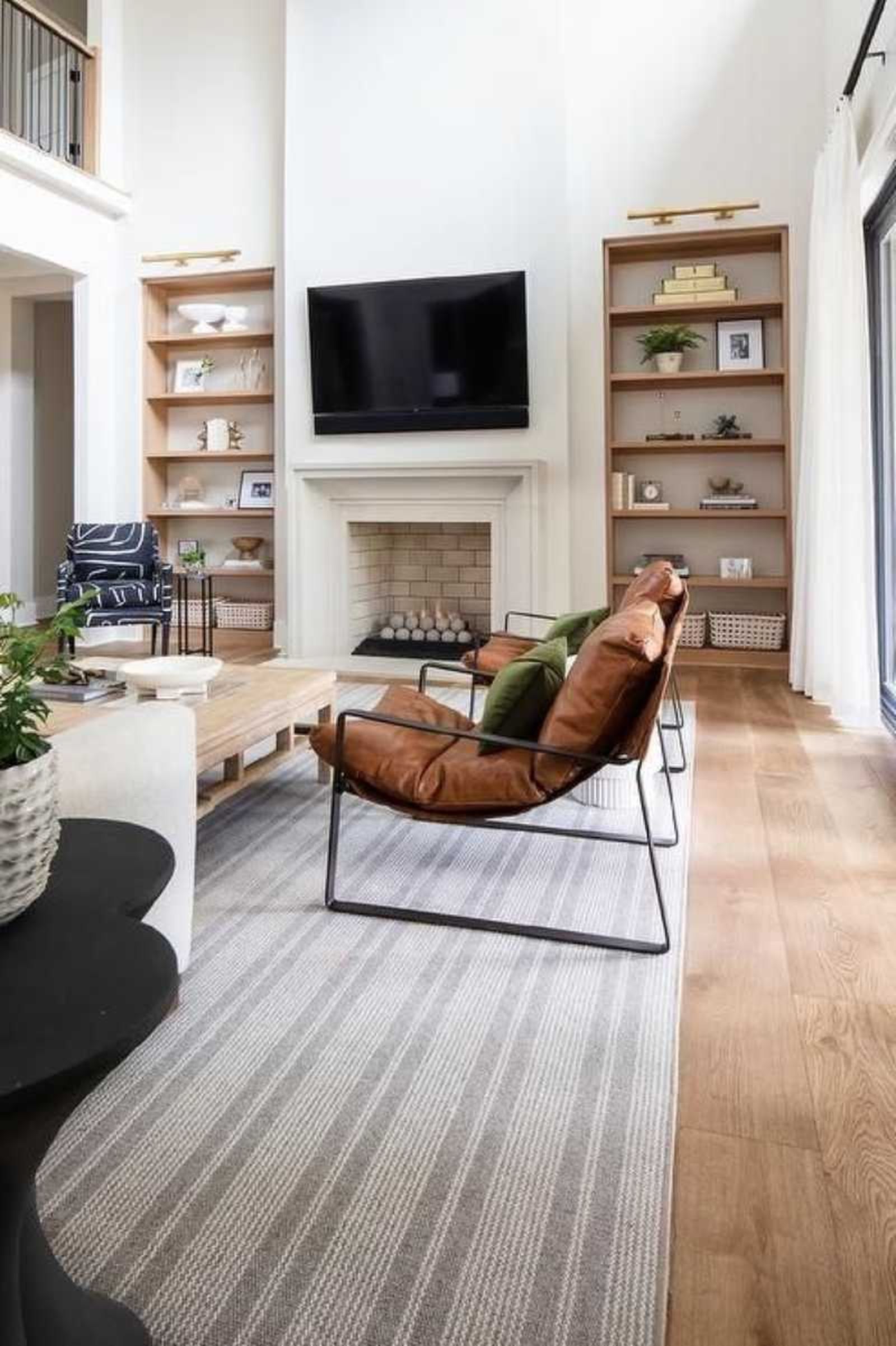 Salón con butaca de cuero de estilo industrial. Salón con butaca de cuero de estilo industrial.