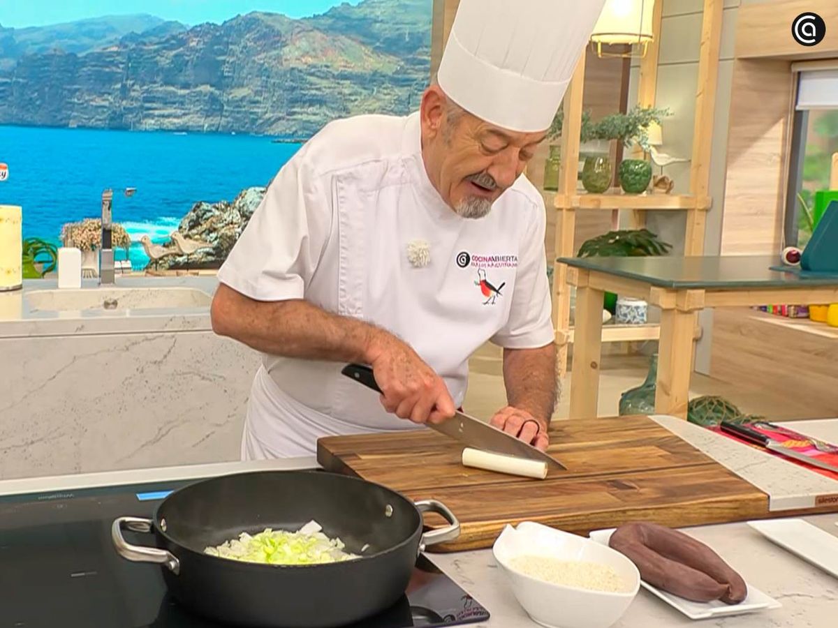 Arroz con morcilla, huevos fritos y pimientos rojos