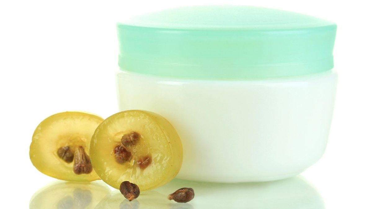 El efecto antioxidante de las uvas reduce las líneas de expresión e iluminan el rostro