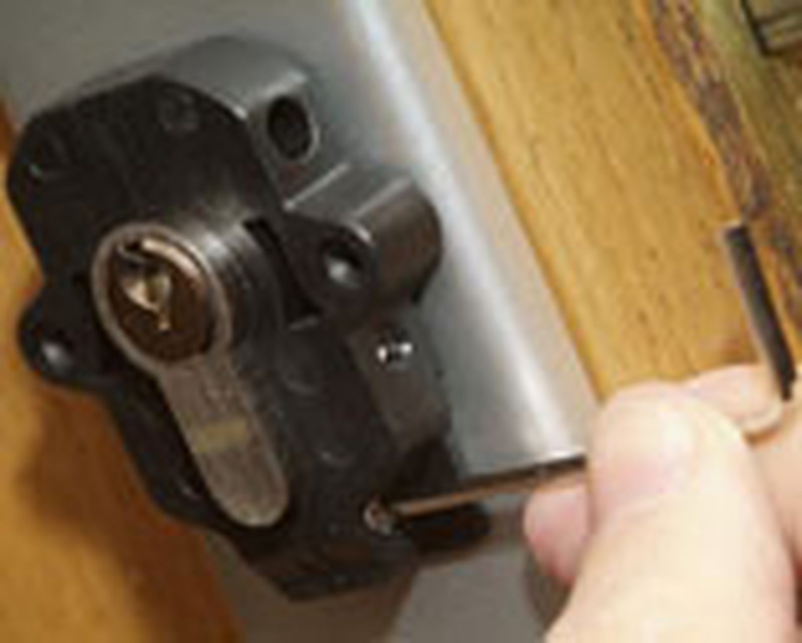 briconsejo 2 0450 Automatizar cerradura existente paso 3 briconsejo 2 0450 Automatizar cerradura existente paso 3