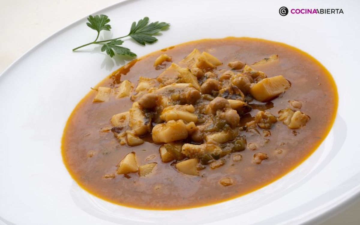 Para los amantes de los guisos marineros, estos garbanzos con sepia.
