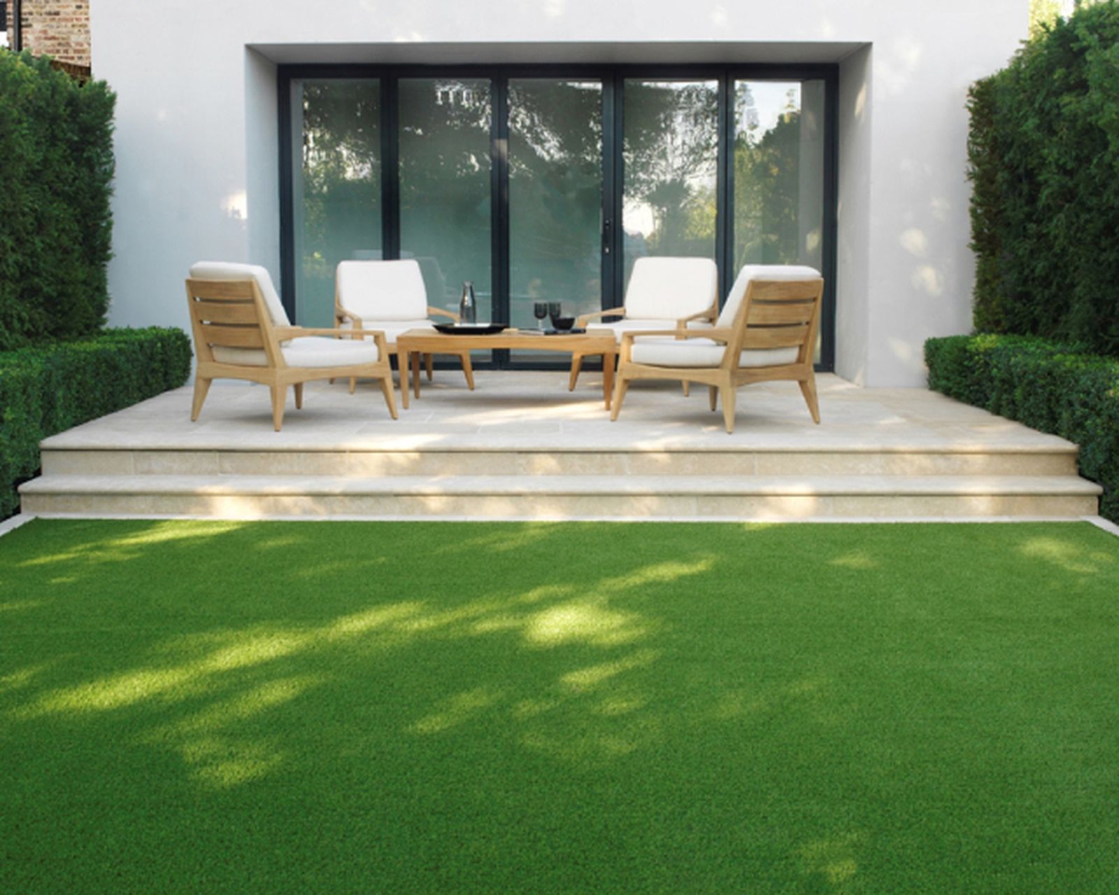 Jardines con césped artificial ventajas y factores para elegir el modelo adecuado 9
