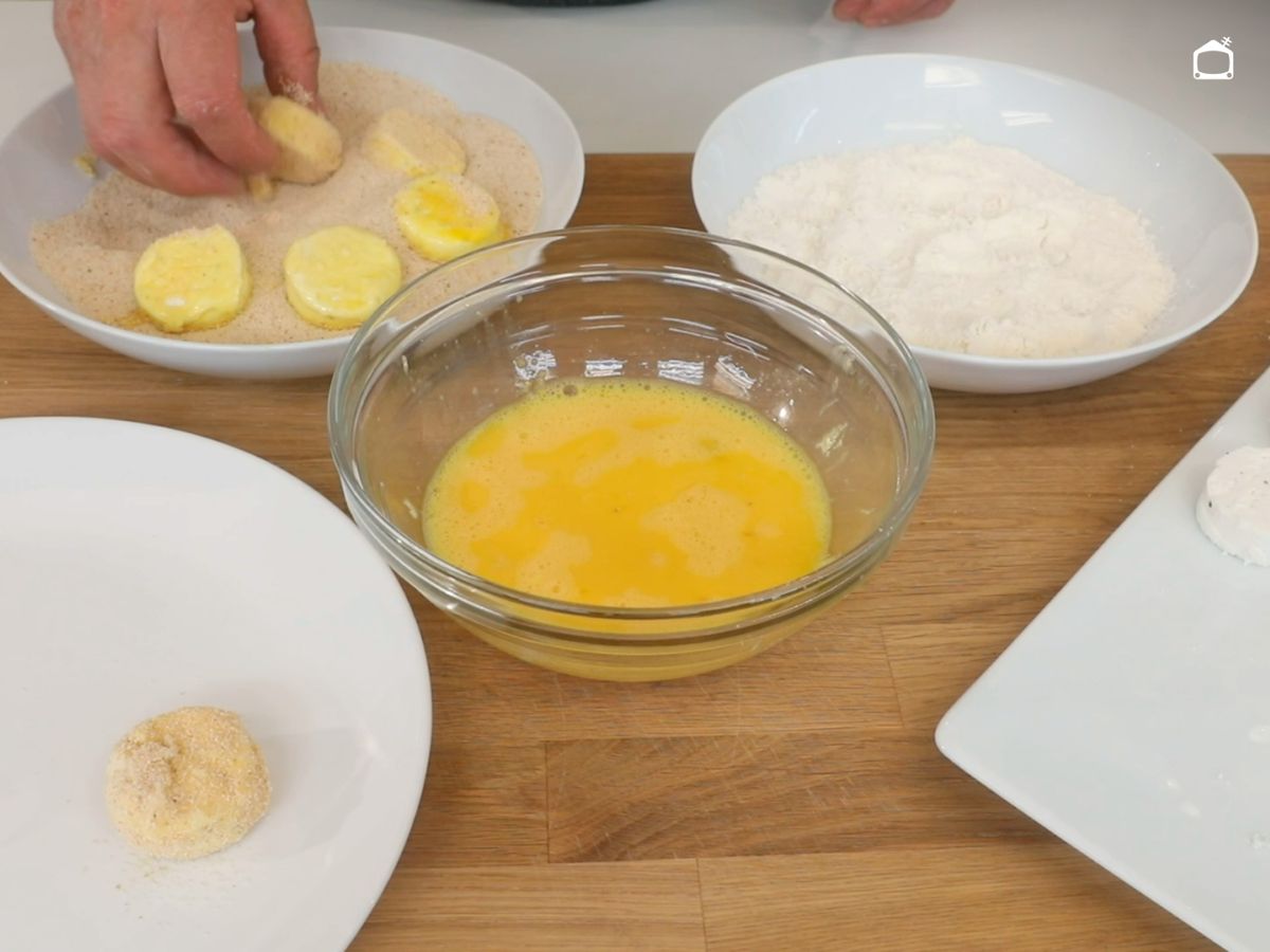 Pasa el queso por un doble rebozado