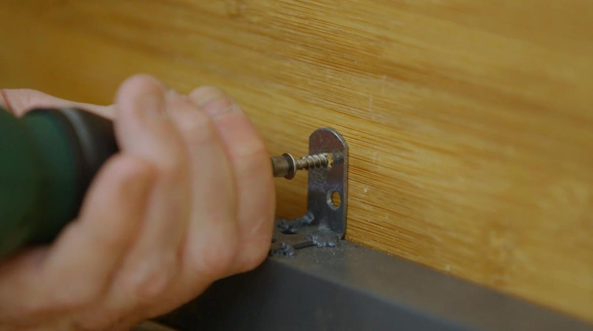 Hacer una mesa alta con estructura soldada paso 15