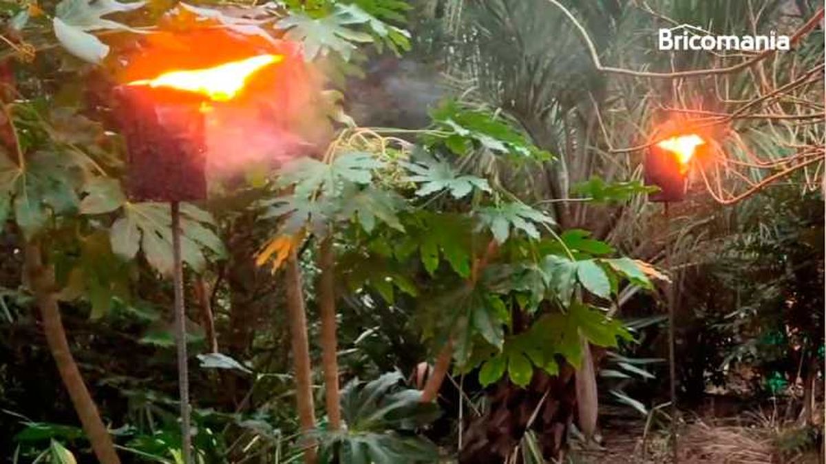 Antorchas en el jardín