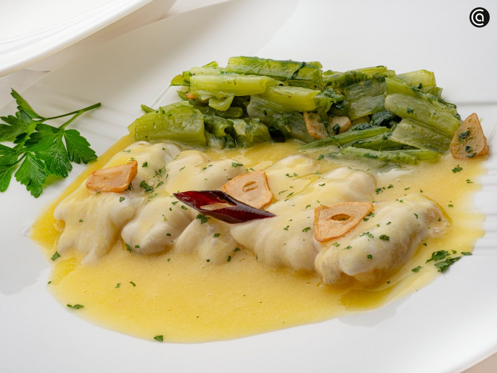 Kokotxas de bacalao al pilpil con borrajas, receta de Karlos Arguiñano