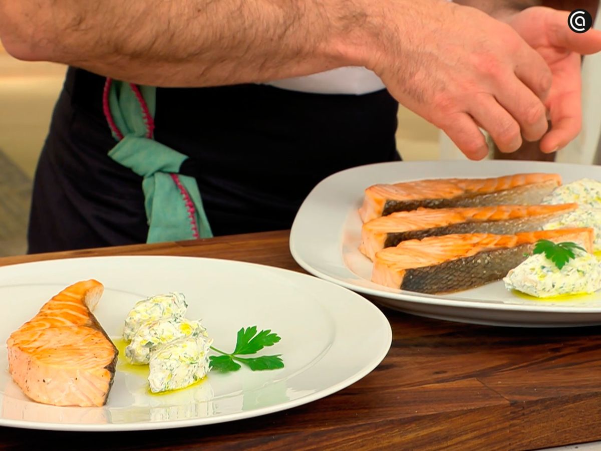 Acompaña el salmón con el labneh de hierbas