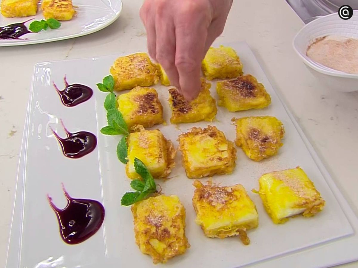 Espolvorea azúcar y canela