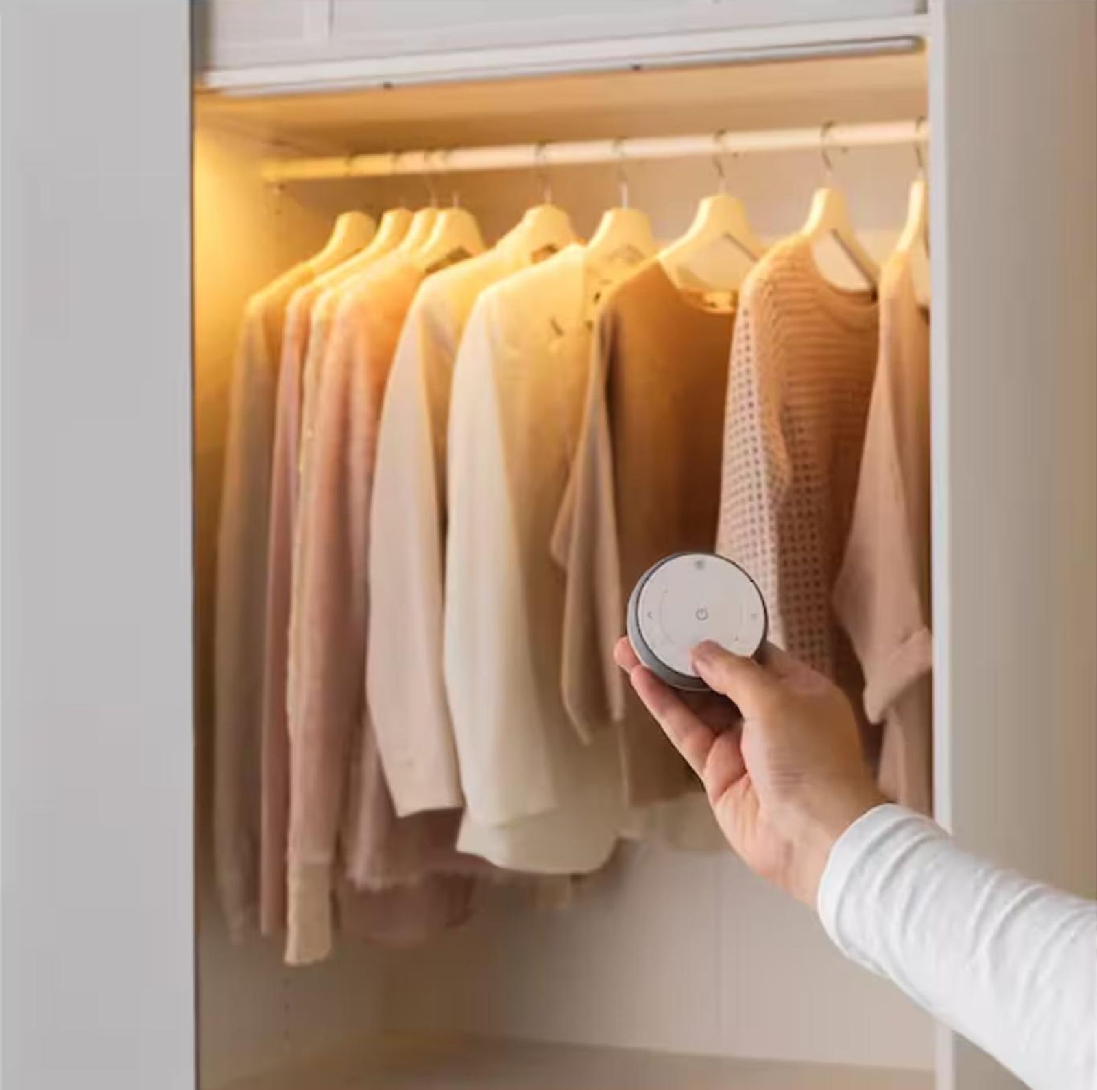 Iluminación controlada TRÅDFRI para vestidor.. Iluminación controlada TRÅDFRI para vestidor..