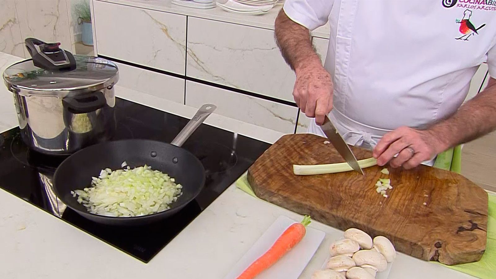 KARL66770321 sopa de trufa con hojaldre receta karlos arguinano paso1 KARL66770321 sopa de trufa con hojaldre receta karlos arguinano paso1