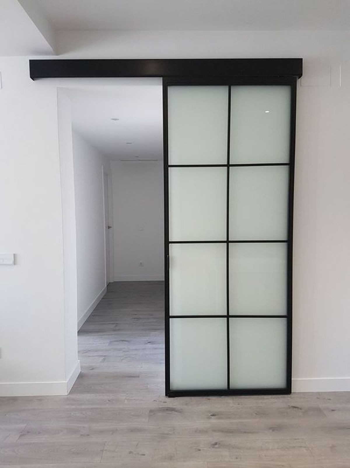 bano puerta corredera negro cristal opaco