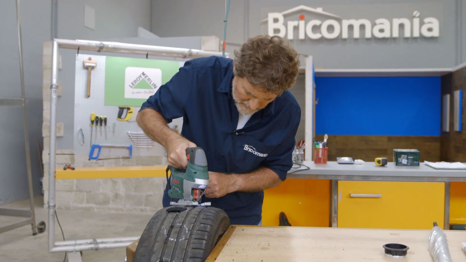Cómo hacer un paragüero con un neumático paso 3 Cómo hacer un paragüero con un neumático paso 3