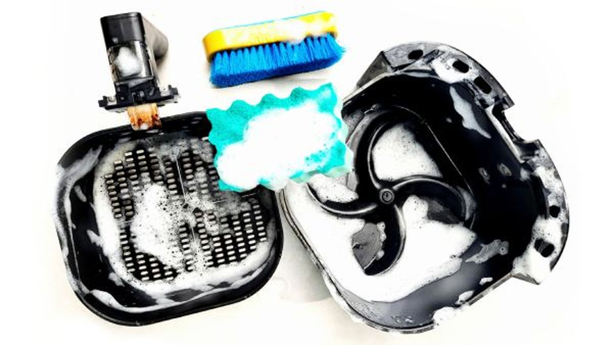 como limpiar freidora de aire agua