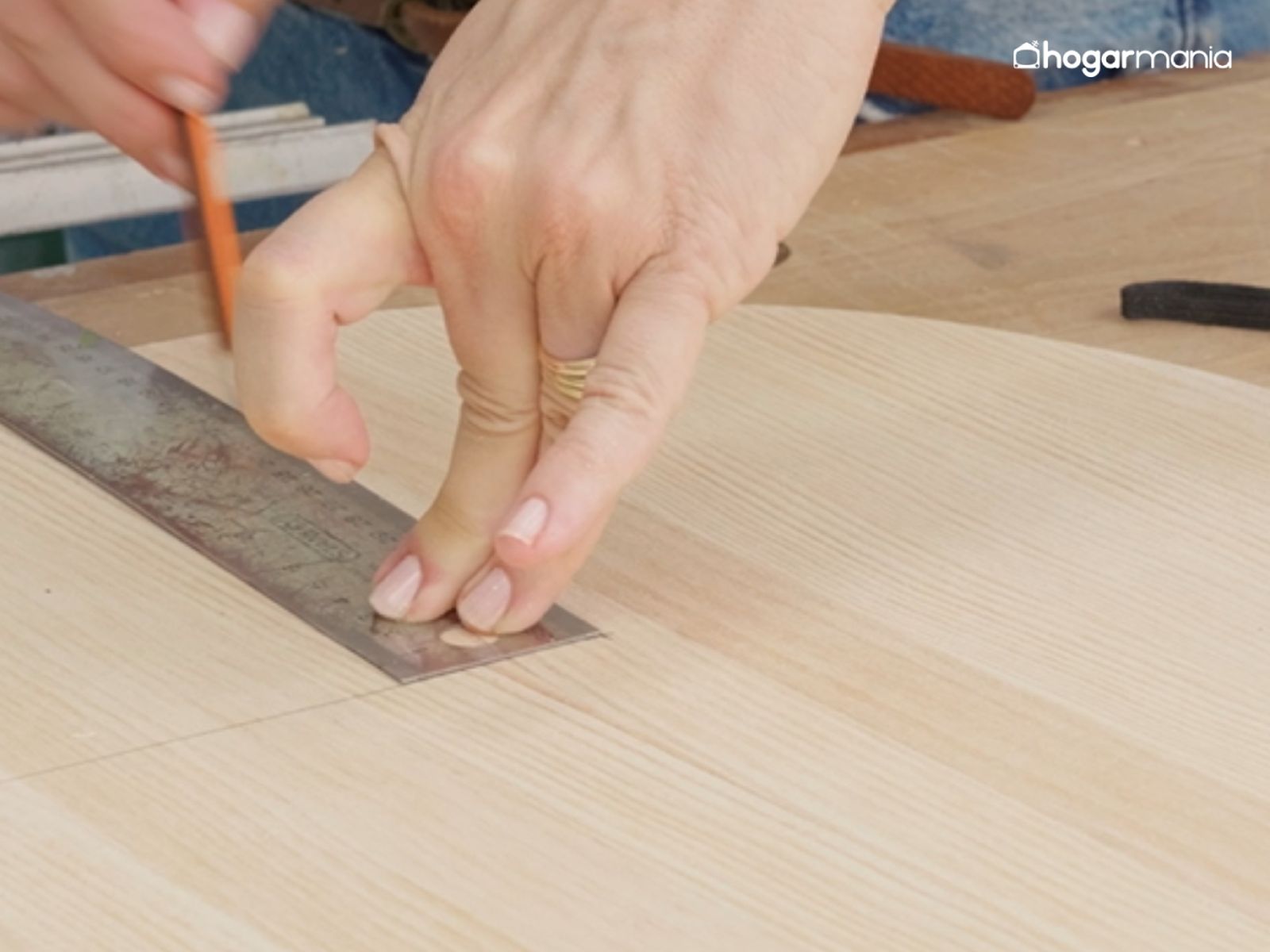 Marca con precisión los puntos de unión para que el ensamblaje quede sólido y equilibrado.